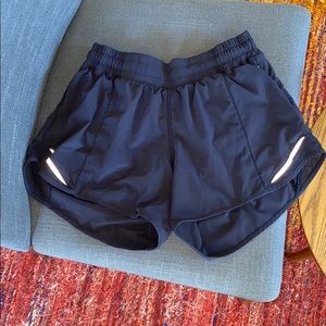 Lululemon black shorts/ size 6 tall